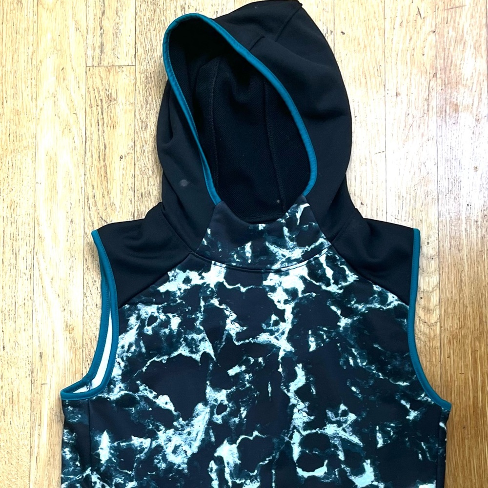 Old Navy Boys Activewear Sleeveless Shirt with Hood